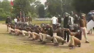 मुरैना नगर: मुरैना पुलिस ग्राउंड में डीआईजी के निरीक्षण के दौरान छिड़ा दंगा, आंसू गैस और गोलियां चलीं