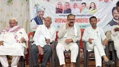 मलकापूर: शहरातील भातृमंडळ येथे नगरपरिषद निवडणुकीच्या पार्श्वभूमीवर काँग्रेस पक्षाची महत्त्वपूर्ण आढावा बैठक