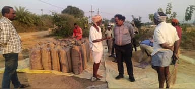 మెదక్: పాతూరు ధాన్యం కొనుకేంద్రాన్ని ఆకస్మికంగా తనిఖీ :
జిల్లా అదనపు కలెక్టర్ ఎం నగేష్