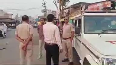 सेपउ: नगर पालिका के ईओ ने बाजार में अस्थाई अतिक्रमणकारियों से की समझाईश