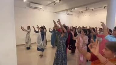 जयपुर: राजस्थान पर्यटन विभाग की ओर से आयोजित 'घूमर लोकनृत्य कार्यशाला' का हुआ शुभारम्भ, प्रतिभागियों में दिखा उत्साह