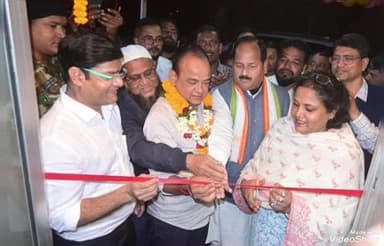 मधुपुर: राजबाड़ी रोड स्थित कार्यालय में स्वास्थ्य मंत्री डॉ इरफान अंसारी ने अभिनव जल-शुद्धिकरण मशीन का शुभारंभ किया