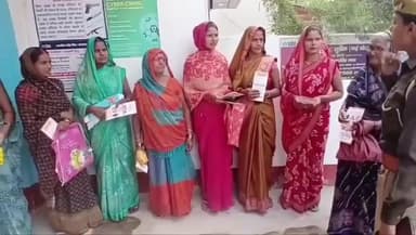 मेहनगर: मेंहनगर सहित जनपद के समस्त थानों की पुलिस ने मिशन शक्ति अभियान के तहत चलाया जागरूकता अभियान, महिलाओं को किया गया जागरूक