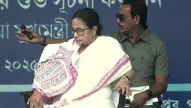 রাজারহাট: মঙ্গলবার স্বাস্থ্য ভবনে ১১০টি স্বয়ংসম্পূর্ণ ভ্রাম্যমাণ চিকিৎসাযানের উদ্বোধন করলেন মুখ্যমন্ত্রী