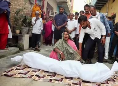 विभूतिपुर: दिल्ली बम ब्लास्ट: जान गंवाने वाले पंकज साहनी के रिश्तेदारों में छाई मायूसी, गम में डूबे लोग