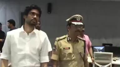 హిమాయత్ నగర్: జూబ్లీహిల్స్ ఉప ఎన్నిక పోలింగ్ సరళిని కమాండ్ కంట్రోల్ సెంటర్ నుంచి పరిశీలించిన సీపీ సజ్జనార్