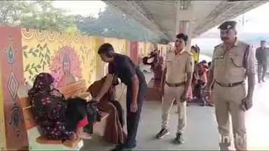 थावे: दिल्ली में बम धमाके के बाद थावे मंदिर परिसर व थावे जंक्शन पर बम निरोधक दस्ते की टीम पहुंची, पुलिस अलर्ट