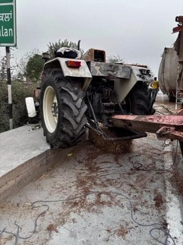 ਨਿਹਾਲ ਸਿੰਘਵਾਲਾ: ਪਿੰਡ ਡਾਲੇ ਦੇ ਨਜਦੀਕ ਤੂੜੀ ਵਾਲੀ ਟਰਾਲੀ ਹੋਈ ਹਾਦਸੇ ਦਾ ਸਿਕਾਰ