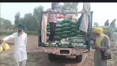 ਫਾਜ਼ਿਲਕਾ: ਪਿੰਡ ਨੂਰਸ਼ਾਹ ਵਿਖੇ ਭਾਰਤੀ ਕਿਸਾਨ ਯੂਨੀਅਨ ਏਕਤਾ ਉਗਰਾਹਾਂ ਵੱਲੋਂ ਹੜ ਪੀੜਿਤ ਕਿਸਾਨਾਂ ਨੂੰ ਵੰਡਿਆ ਗਿਆ ਕਣਕ ਦਾ ਬੀਜ