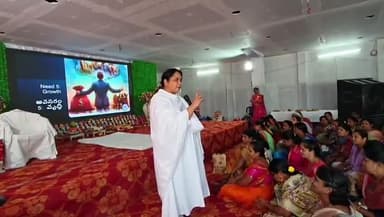 గిద్దలూరు: గిద్దలూరు పట్టణంలోని కుసుమహరనాధ స్వామి ఆలయం ఆవరణలో స్త్రీ శక్తి వరం కార్యక్రమం