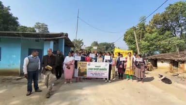 पाकरटांड: पाकरटांड में झारखंड स्थापना दिवस पर रजत जयंती समारोह के तहत प्रभात फेरी निकाली गई