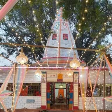 चुरहट: चुरहट क्षेत्र के मबई में हनुमान जी के मंदिर में भंडारे का आयोजन