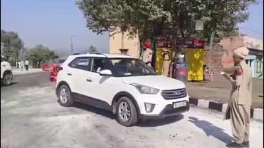 ਪਠਾਨਕੋਟ: ਜਿਲਾ ਪਠਾਨਕੋਟ ਦੇ ਮਾਧੋਪੁਰ ਇੰਟਰਸਟੇਟ ਨਾਕੇ ਤੇ ਹਾਈ ਅਲਰਟ ਦੇ ਚਲਦਿਆਂ ਵਧਾਈ ਗਈ ਚੌਕਸੀ