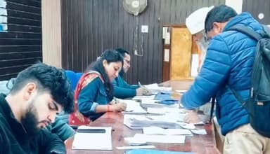 बाराकोट ब्लॉक में सदस्य ग्राम पंचायत निर्वाचन हेतु नामांकन पत्रों की बिक्री हुई शुरू।