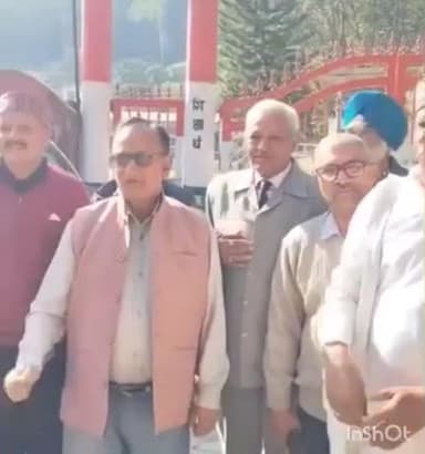 सरकाघाट: वरिष्ठ नागरिकों ने सरकाघाट के विकास के लिए की नारेबाजी