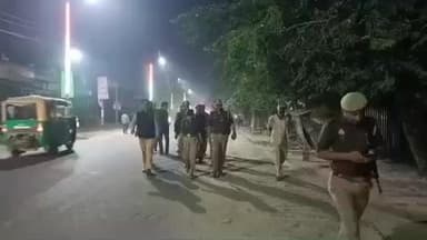 सिकंदरा: दिल्ली धमाके के बाद जनपद में बढ़ाई गई सुरक्षा, सिकंदरा में प्रशासन और पुलिस ने निकाला फ्लैग मार्च