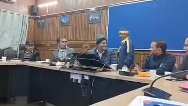 चम्पावत: निवर्तमान अपर जिलाधिकारी जयवर्धन शर्मा का भावपूर्ण विदाई समारोह आयोजित, जिलाधिकारी एवं अधिकारियों ने दी शुभकामनाएं