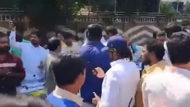 హిమాయత్ నగర్: యూసఫ్ గూడా సవేరా ఫంక్షన్ హాల్ వద్ద కాంగ్రెస్ కార్యకర్తలు ఓటర్లను ప్రలోభాలకు గురి చేస్తున్నారంటూ మాగంటి సునీత నిరసన