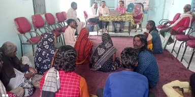 बिलासपुर: ग्राम पंचायत डांग में ई-केवाईसी कराने हितग्राही पहुंचे पंचायत कार्यालय