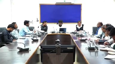 जशपुर: राजस्व प्रकरणों का समय-सीमा में निराकरण के निर्देश, अवैध धान खरीदी-बिक्री पर कड़ी कार्रवाई करें: कलेक्टर रोहित व्यास