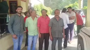 बांधवगढ़: चौपाटी के रेहड़ी-गुमटी संचालकों ने स्टेडियम के पास लग रही चौपाटी का विरोध किया, कलेक्टर से शिकायत