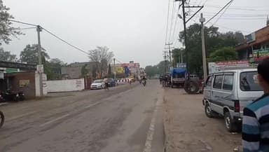 डुमरी: मधगोपाली में चोरों ने मारुति वैन चुराई, शोर सुनकर सड़क पर छोड़ भागे