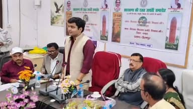 हिरणपुर: उपायुक्त ने घाघरजानि प्रखंड कार्यालय सभागार में मनरेगा मजदूर व कर्मियों के बीच वितरण किया प्रशस्तिपत्र #pakur #dc #ddc