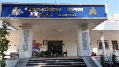 बरेली: बारादरी पुलिस की कार्रवाई में सत्तीपुर चौराहे पर 10 लीटर अवैध कच्ची शराब के साथ युवक सोनू को किया गया गिरफ्तार