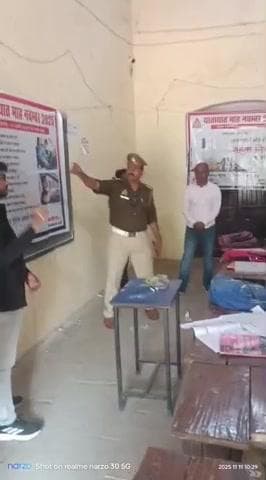 बदायूं: #budaun #बदायूँ जिले के यातायात माह के चलते नवंबर मास में PM श्री राजकीय कन्या इंटर कॉलेज में ट्रैफिक जानकारी दी गई