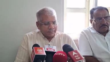 बार्शीटाकळी: राज्यातील जिल्हा परिषद आणि नगरपालिका निवडणुकीत कोणाची कोणा बरोबर ठाम युती नाही: प्रकाश आंबेडकर