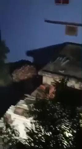 इटवा: सेमरहना के टोला दुर्गाजोत में रास्ते की जमीन को लेकर सगे भाइयों में हुई भिड़ंत, चले ईंट-पत्थर, वीडियो हुआ वायरल