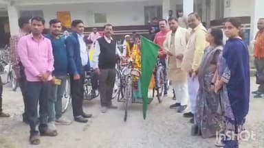 खेरागढ़: विधायक ने दिव्यांगों को ट्राई साइकिल बांटी