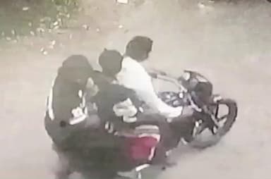 गोलमुरी-सह-जुगसलाई: बिरसानगर केनरा बैंक के पास लूट मामले की जांच शुरू, एक नामजद सहित तीन लोगों पर मामला दर्ज