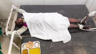 जिला अस्पताल में अमानवीय व्यवहार पर कांग्रेस का हंगामा, 25 लाख मुआवजा व दोषियों पर कार्रवाई की मांग