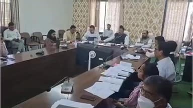 देवास नगर: देवास जिले में एसआईआर का कार्य गंभीरता और प्राथमिकता से करें: कलेक्टर