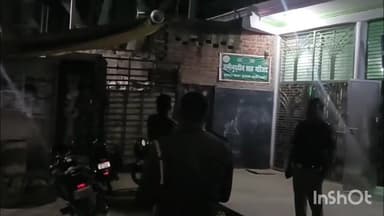 भोगांव: भोगांव क्षेत्र में शासन के निर्देश पर पुलिस ने मंदिर और मस्जिदों पर लगे लाउडस्पीकरों को उतरवाया