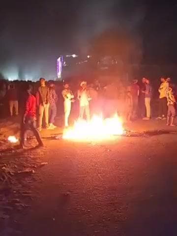 सिवान: लक्ष्मीपुर के पास सड़क दुर्घटना के बाद लोगों का आक्रोश, लगभग चार घंटे तक सड़क जाम