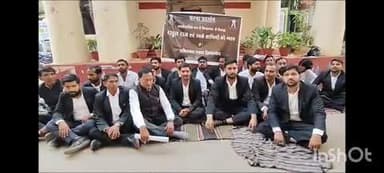 सेंट्रल बार एसोसिएशन से निष्कासन के विरोध में दूसरे दिन भी अधिवक्ताओं का धरना, डॉ. राहुल राज ने की निष्पक्ष जांच की मांग