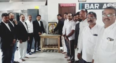 మెట్పల్లి: అందేశ్రీ రచనలు, కవిత్వం ప్రజల గుండెల్లో చిరస్థాయిలో నిలిచిపోతాయని-మెట్ పల్లి
బార్ అసోసియేషన్ అధ్యక్షుడు మోహన్ రెడ్డి