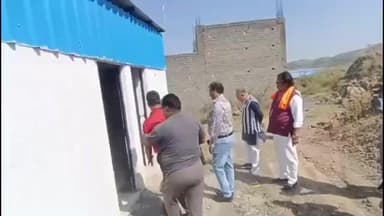 देवास नगर: शंकरगढ़ पहाड़ी क्षेत्र में बन रहे डॉग हाउस का महापौर प्रतिनिधि ने किया निरीक्षण