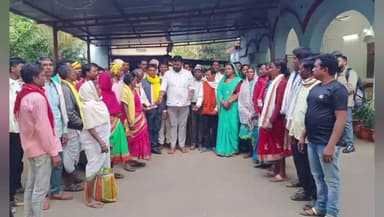 मंडला: परसवाह: पंचायत ने मृतकों के नाम पर निकाली राशि, ग्रामीणों ने जिला पंचायत अध्यक्ष को सौंपा ज्ञापन