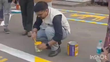 রানিবাঁধ: রং-তুলি হাতে খাতড়ার মহকুমা শাসক; মুকুটমণিপুরে পথচিত্রে নতুন নজির