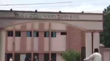 जळगाव जामोद: वकील संरक्षण कायद्यासाठी जळगावात वकिलांनी लालफीती लावून केले कामकाज!