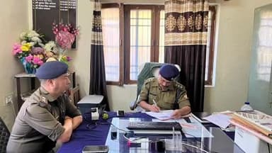 चम्पावत: पुलिस उपाधीक्षक शिवराज सिंह राणा ने चल्थी पुलिस चौकी का आकस्मिक निरीक्षण किया