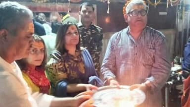 जरमुण्डी: उत्तर प्रदेश के पूर्व मंत्री अनंत कुमार मिश्र ने परिवार संग बाबा बासुकीनाथ में की पूजा, प्रशासन रहा मौजूद