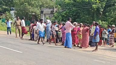 செய்யூர்: முகையூர் கிழக்கு கடற்கரை சாலையில் போலி மது பாட்டில்களை விற்கும் நபர்களை கைது செய்யக்கோரி சாலை மறியல்