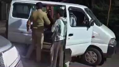 ગરબાડા: ગરબાડા પોલીસ દ્વારા મધ્યપ્રદેશને જોડતી મીનાક્યાર , નીમચ , સરાબલી બોર્ડરપર નાકાબંધી કરી ચેકીંગ હાથ ધર્યો