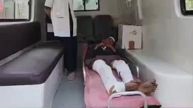 લીંબડી: લીંબડી હાઇવે પર બલદાણા ના પાટિયા પાસે બાઇક સવાર બે યુવાનોને પુરપાટ ઝડપે આવી રહેલી કારે અડફેટે લેતા ગંભીર રીતે ઇજાગ્રસ્ત