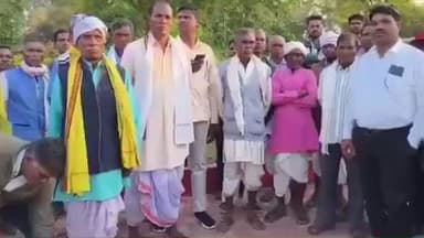 सहसपुर लोहारा: निवासपुर के ग्रामीणों ने धान खरीदी केंद्र को यथावत ग्राम उसरवाही में रखने की मांग को लेकर कलेक्टर को सौंपा ज्ञापन