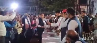 मंगलवार की शाम चंदौली के सांसद वीरेंद्र सिंह जी के आवास के पास दालमंडी के व्यापारियों के साथ बातचीत हुई